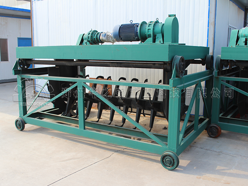 簡(jiǎn)易槽式翻堆機(jī)